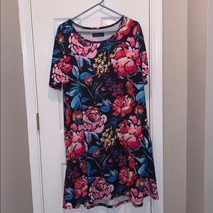 Bright flower dress 👗